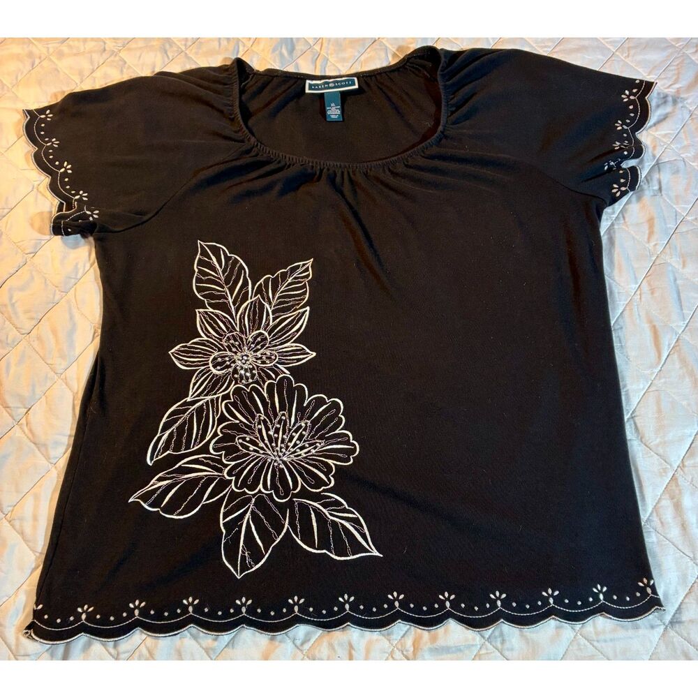Karen Scott Women's XL Black Top Embroidered Floral Design Left Chest 60/40